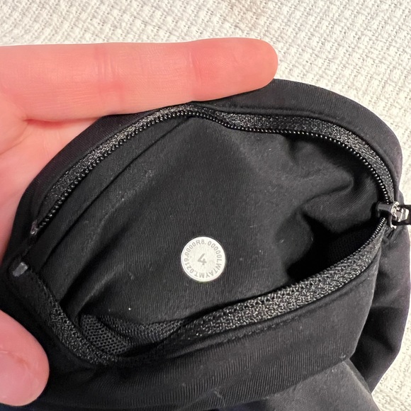 Lululemon black shorts “speed up” style size 4 - Picture 3 of 3